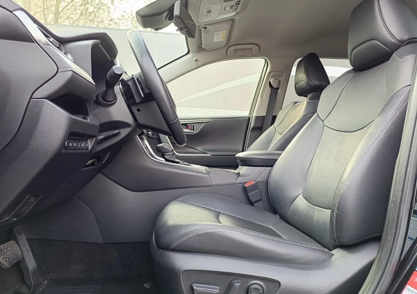 Toyota RAV4 cena 145000 przebieg: 146700, rok produkcji 2020 z Brwinów małe 352